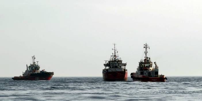 Fırtına nedeniyle karaya oturmuştu: Yük gemisi günler süren çalışmayla kurtarıldı