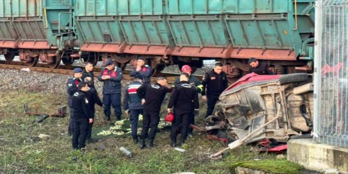Zonguldak'ta tren otomobille çarpıştı