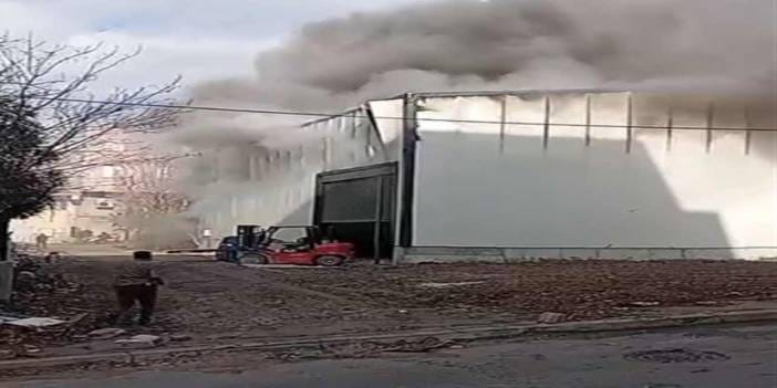 Son dakika | Esenyurt'ta mobilya imalathanesinde yangın!