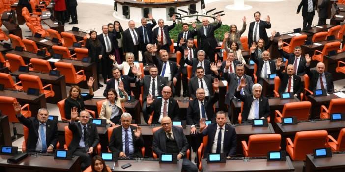 Önerge AKP-MHP oylarıyla reddedilmişti: CHP Meclis'te 'emekli nöbeti'ne başladı