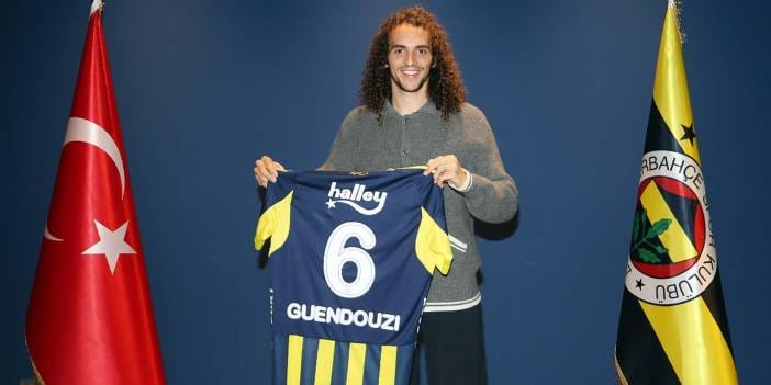 Fenerbahçe Guendouzi'yi resmen açıkladı: Formayla pozunu verdi