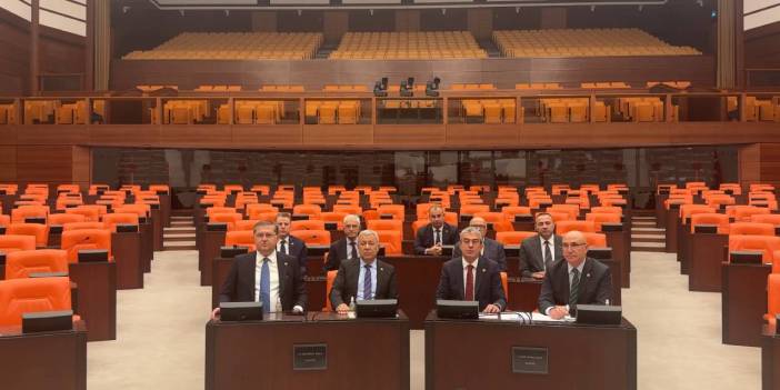 CHP, emekli ve asgari ücretliler için geceyi Meclis'te geçirdi: Eğer sadaka rakamı açıklarlarsa...