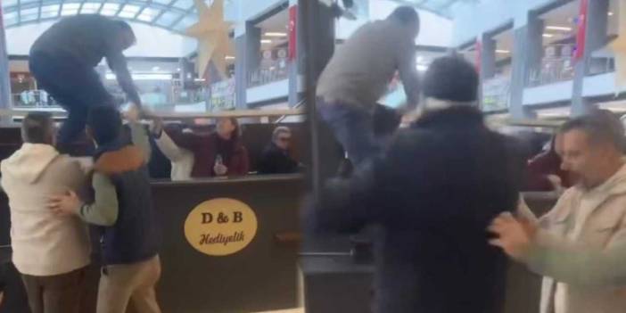 AVM'de biber gazlı yer kiralama kavgası