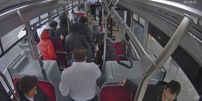 Halk otobüsünde panik anları: Şoför yolcuyu hastaneye yetiştirdi