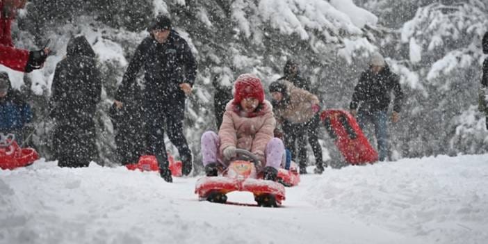 Valilikler peş peşe açıkladı: Birçok ilde okullar tatil