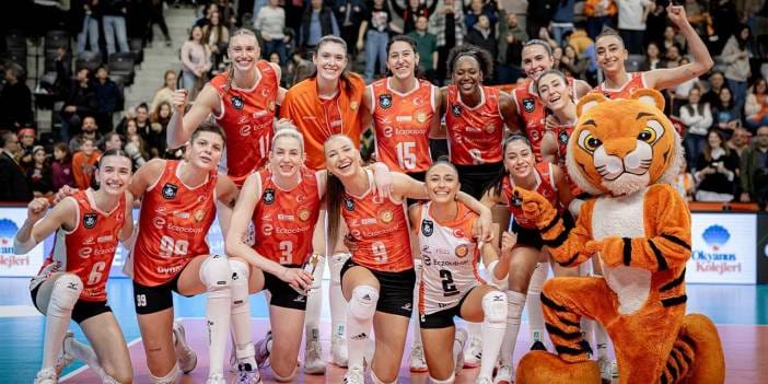 Eczacıbaşı Olympiakos'a set vermedi