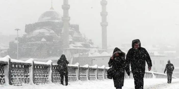 Valilik hafta sonu için uyardı: İstanbul'a kar yeniden geliyor!