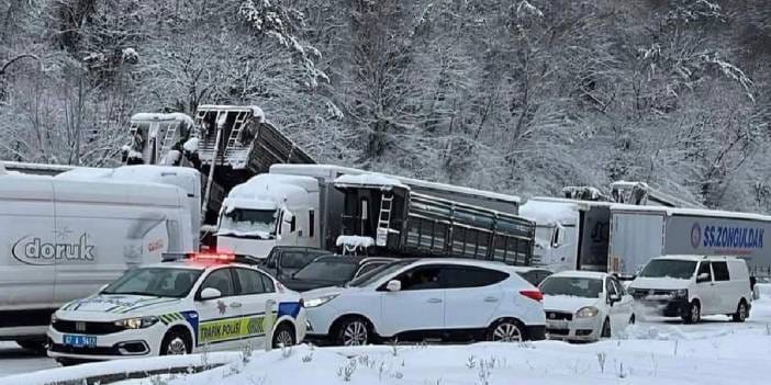 Zonguldak'ta kar ulaşımı felç etti: 82 köy yolu kapandı