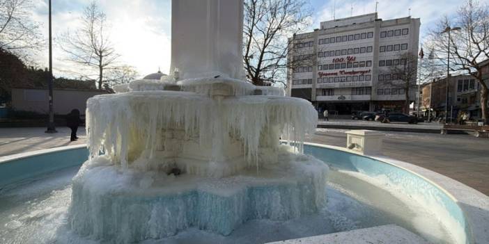 Tekirdağ buz kesti: Sıcaklık eksi 11'e düştü havuzlar dondu
