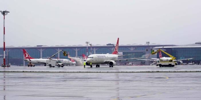 İstanbul'u kar vurdu: Uçak seferleri durdu mu?