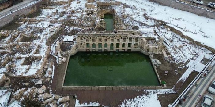 50 derece sıcaklıkta 2 bin yıldır akıyor: Akın akın gittiler