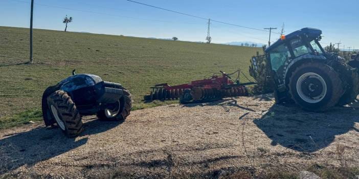 Panelvanla çarpışan traktör kibrit çöpü gibi kırıldı! Bir yaralı