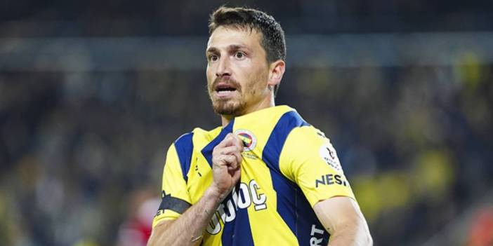 Galatasaraylı futbolcular Mert Hakan Yandaş'ı ziyaret etti