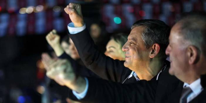 Son ankette AKP'ye İstanbul'da soğuk duş! Özel Erdoğan'a 'sana avans' veriyorum demişti