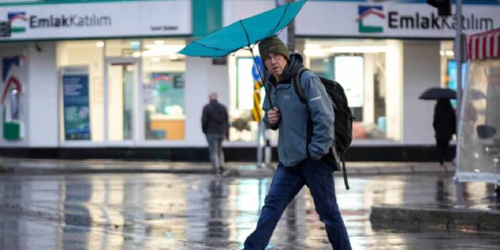 İzmir ve Aydın'ı sağanak vurdu: Dereler taştı tarım arazilerini su bastı