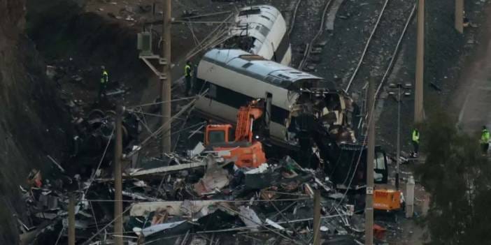İspanya’da bir haftada 3. tren kazası: Tren vinçle çarpıştı