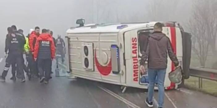 Düzce’de ambulans devrildi! 2 yaralı