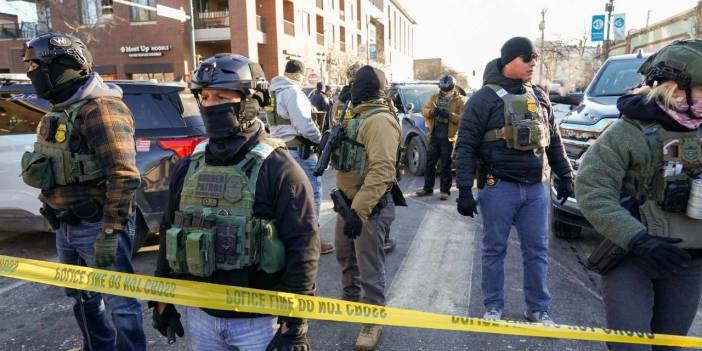 Göçmen polisinin ikinci cinayeti ABD'yi karıştırdı! Trump suçu demokratlara attı: Obama vatandaşları sokağa çağırdı!