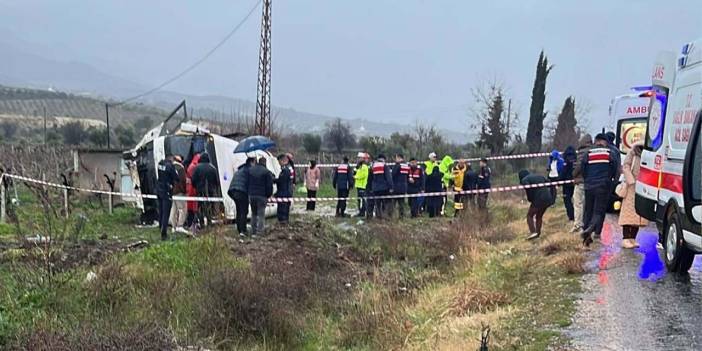 Sağlıkçıları taşıyan servis devrildi! 1 hemşire öldü: Yaralılar var!
