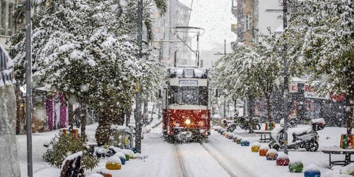 İstanbul'a yaklaşan lapa lapa kar yağışını açıkladı: Meteoroloji profesörü tarih verdi