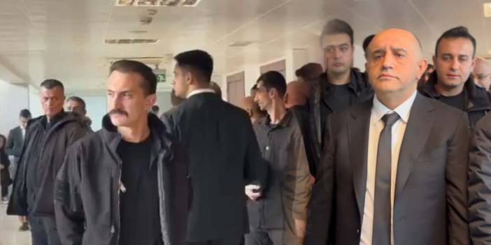 'Çete reisi' Aziz İhsan Aktaş vekillerin bile kullanmadığı VIP girişten girdi! Koruma ordusu ile şov yaptı