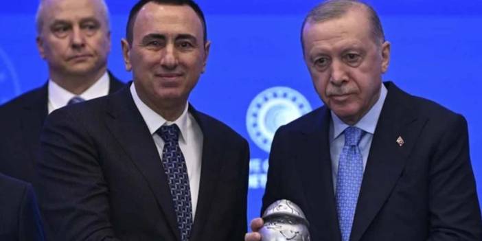 Dolandırıcılıktan ceza alan müteahhit ödülünü Erdoğan'ın elinden aldı!