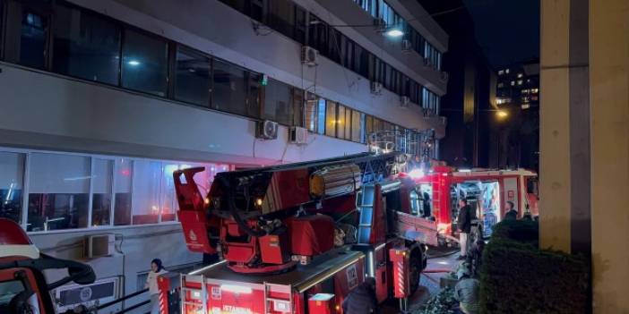 Beyoğlu'nda otel yangını: Bina tahliye edildi