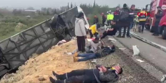 Son dakika | Antalya'da yolcu otobüsü devrildi; çok sayıda yaralı var