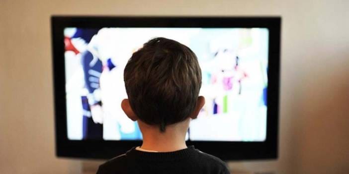 Anne babalar dikkat: Bakanlıktan çocuklar için ekran süresi uyarısı