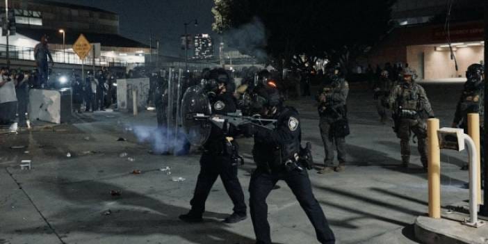 ABD’de polis ICE eylemine saldırdı: Onlarca gözaltı