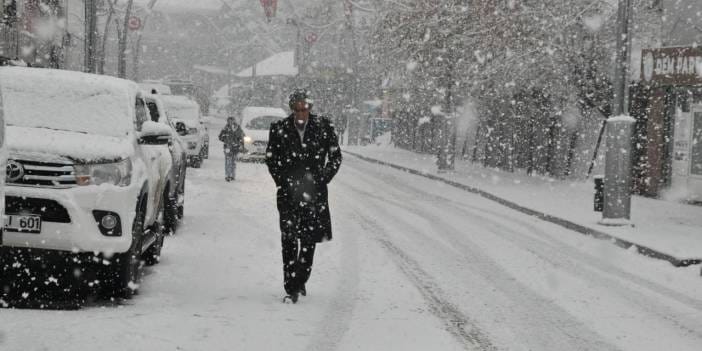 Meteoroloji 53 ili uyardı, AKOM İstanbul'a saat verdi! Hava buz gibi olacak