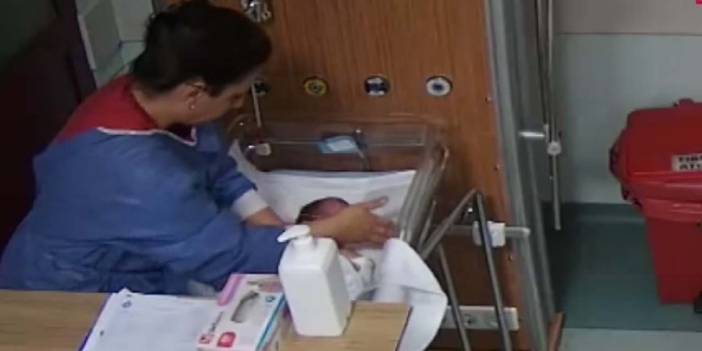 Vicdansız hemşirenin başka bir bebeği daha darbettiği görüntüler! Pişmanım demişti