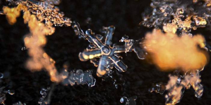 Bilim insanları açıkladı: Bembeyaz sandığımız kar aslında beyaz değil