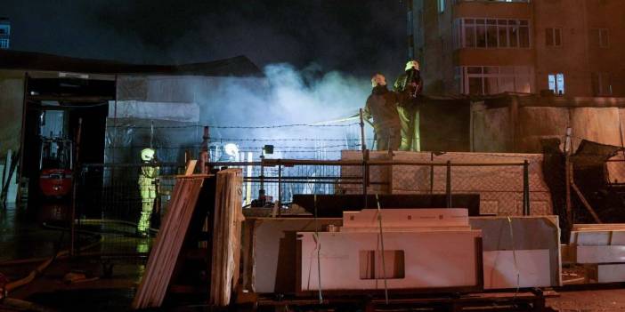Ataşehir'de işçilerin olduğu konteynerde yangın
