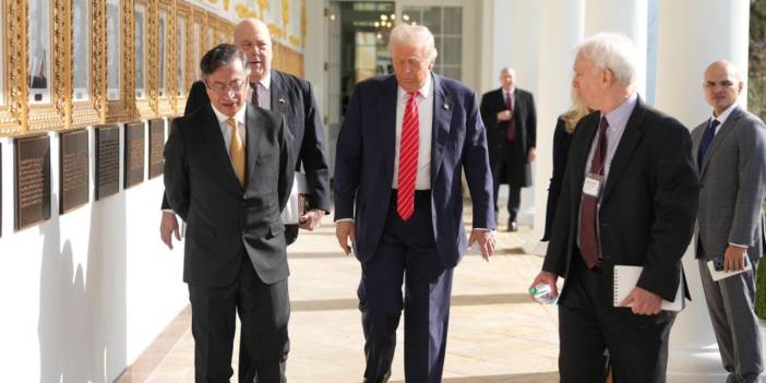 Karşılıklı tehditlerin ardından! Trump Petro ile bir araya geldi