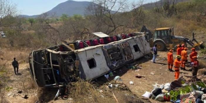 Festival dönüşü feci kaza: En az 16 kişi öldü