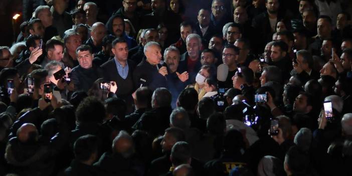 Zeydan Karalar tahliye oldu deprem anmasına koştu!