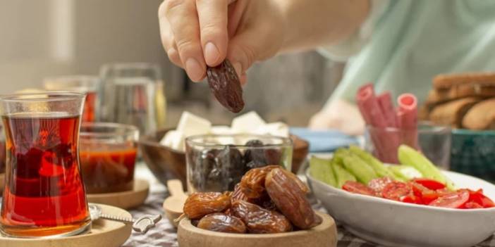 İftar sofrasında herkesin yaptığı o hata! Profesör "Sakın" diyerek uyardı