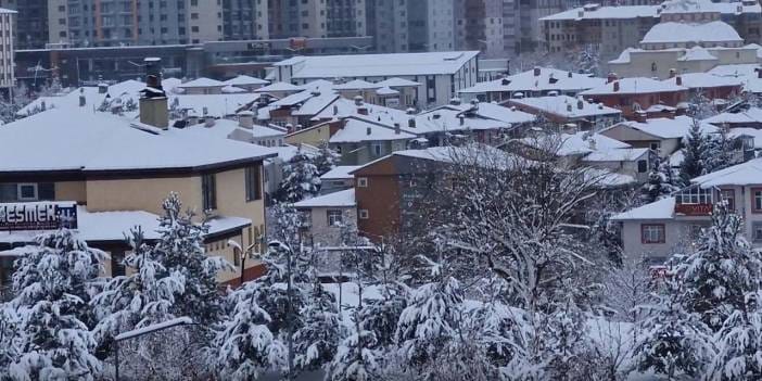 Kar Erzurum'u esir aldı! Yüzlerce mahalle yolu kapandı