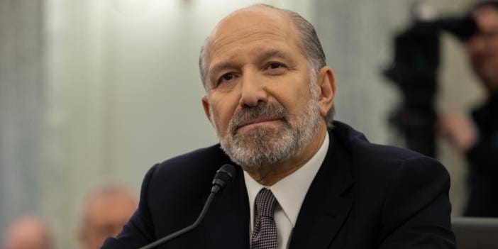 ABD'li bakan pedofil milyarder ile bağlantısını açıkladı: "Epstein ile beraber yemek yedik"