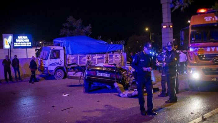 Başkentte dur ihtarına uymayan 'driftçiler' kaza yaptı: 2 ölü, 1 ağır yaralı