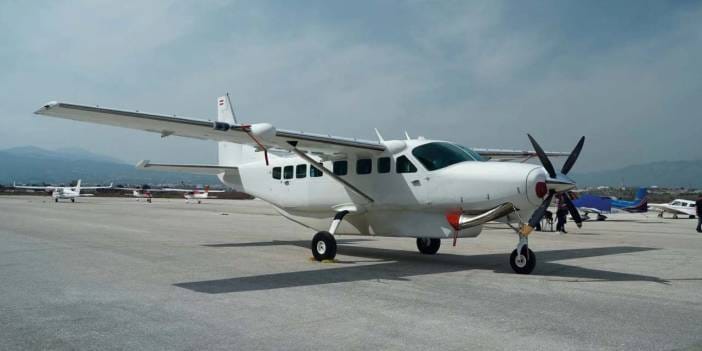 Endonezya’da uçağa silahlı saldırı: 2 pilot can verdi