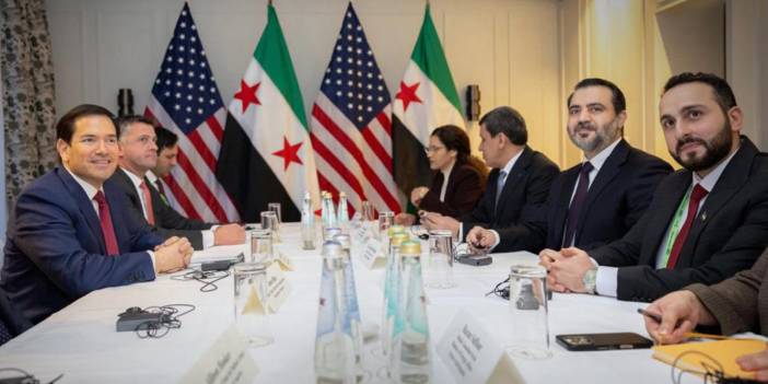 Münih'te çanak çömlek patladı!