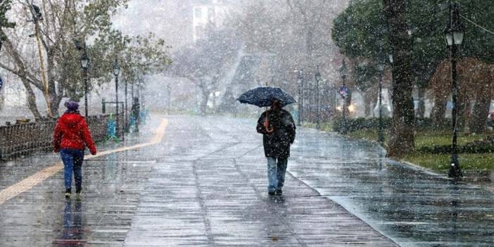 Hava bir anda soğudu: İstanbul'da kar başladı