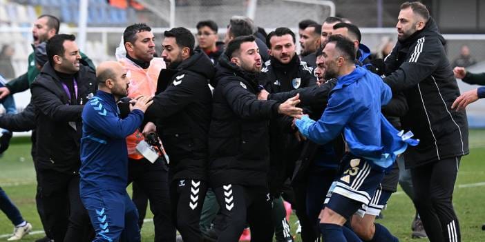 Liderlik umutları gitti derken uzatmalarda 2 gol geldi: 2 takım birden yıkıldı
