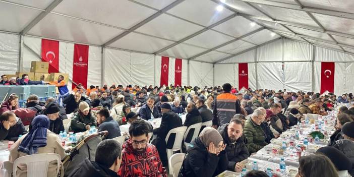 İBB'nin Ramazan çadırlarında ilk iftar yoğunluğu: İstanbullular sofralarda buluştu
