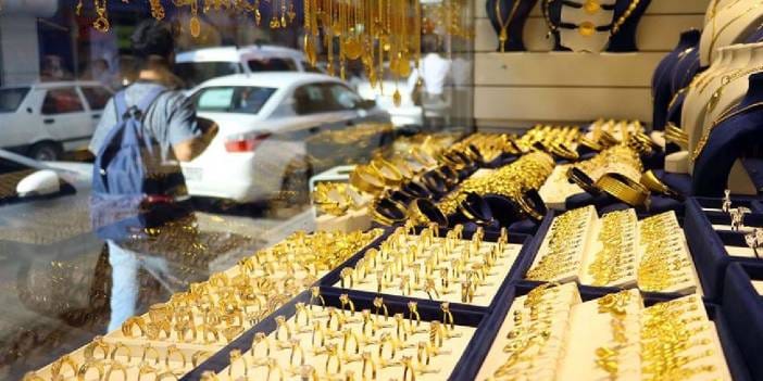 Altın fiyatlarında dalgalı seyir: Bir iniyor bir çıkıyor