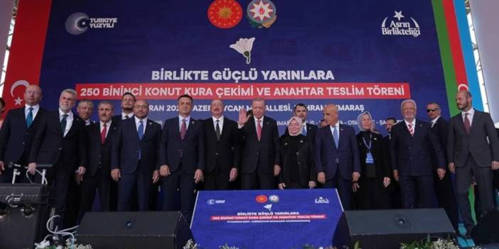 Bitmeyen deprem konutlarına milyonluk şov! Törenlere 27 milyon TL harcandı