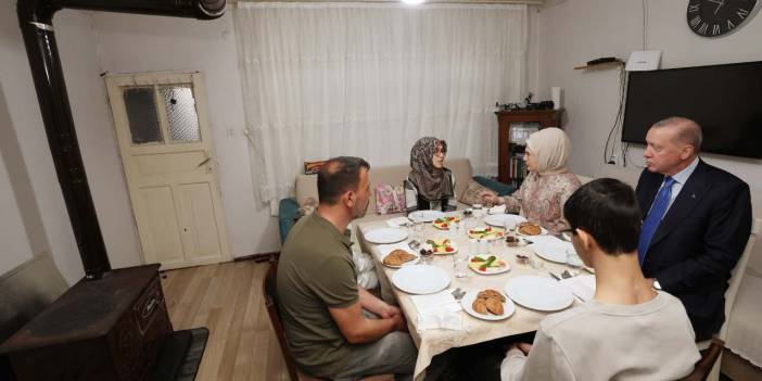 Erdoğan İstanbul'un ortasında sobalı evde oturan aile ile iftar yaptı