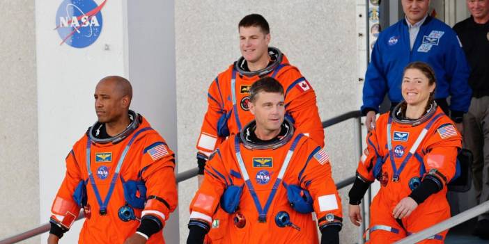 NASA tarihi açıkladı: 50 yıl sonra Ay'a insan gönderiyor